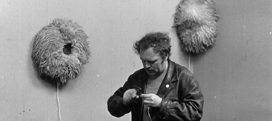 Günter Weseler rigging up his Breathing Objects (1970) in studio E.11. Photo