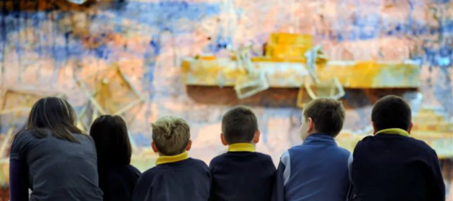 Primary school children with BALTIC freelance artist Natalie Frost