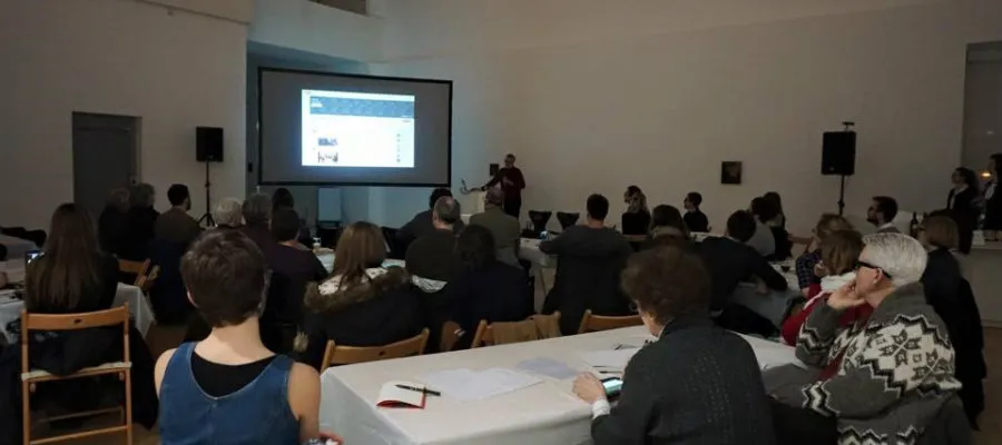 View from behind audience at Café des Artistes number 9.