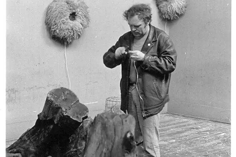 Günter Weseler rigging up his Breathing Objects (1970) in studio E.11. Photo 