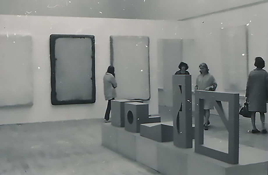 Gotthard Graubner&rsquo;s paintings (Cushion Pictures) and Erwin Heerich&rsquo;s construction in studio E.25. Photo