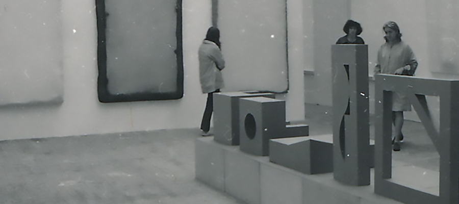 Gotthard Graubner&rsquo;s paintings (Cushion Pictures) and Erwin Heerich&rsquo;s construction in studio E.25. (August 1970). Photo