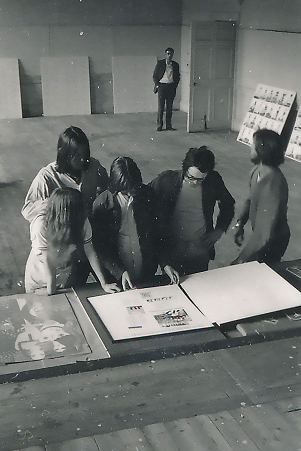 Student helpers and D&uuml;sseldorf SGA curator J&uuml;rgen Harten in front of Sigmar Polke&rsquo;s paintings Solutions I-IV (1969). Photo